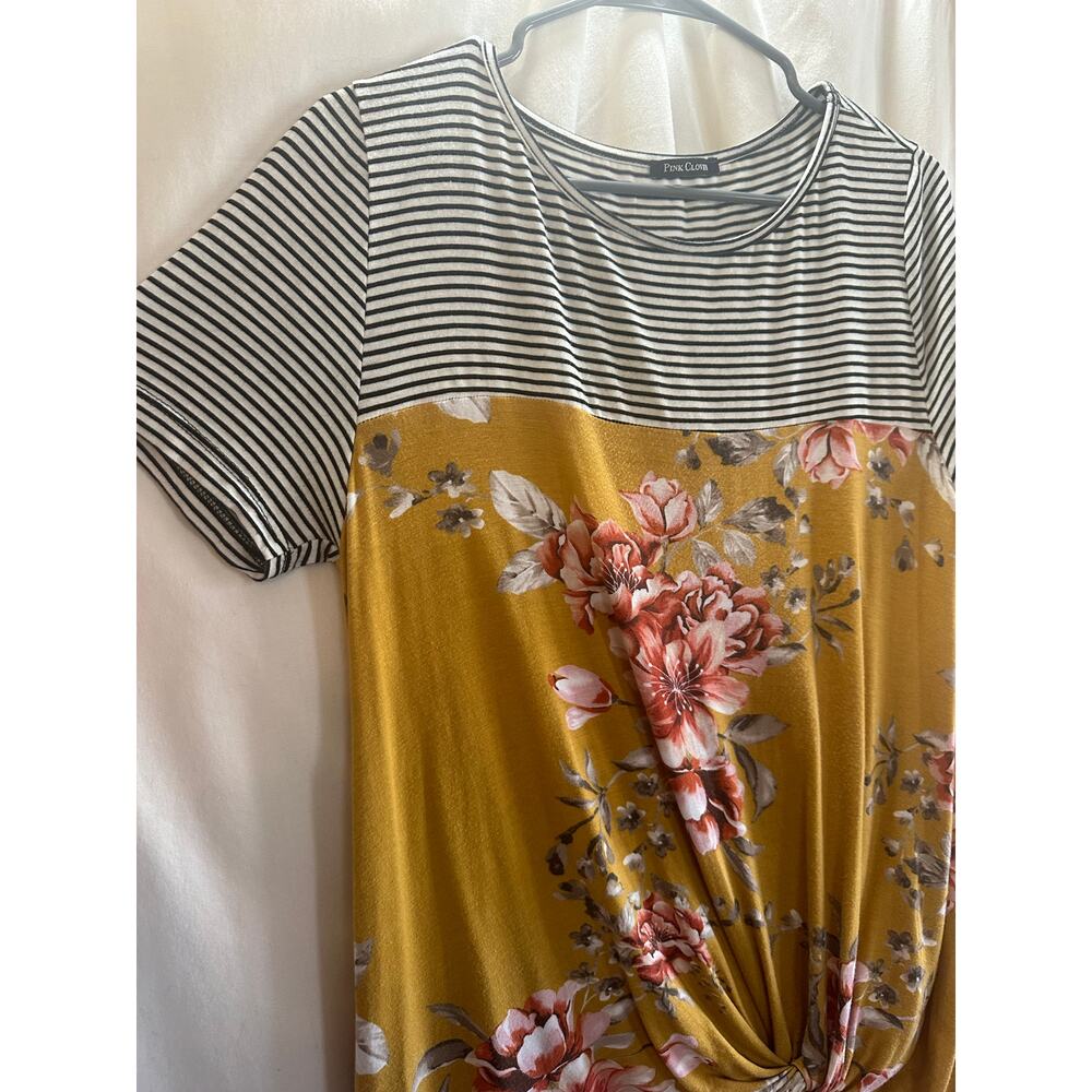 Pink Clover Floral Colorblock Twist Front Top Medium - Picture 2 of 7